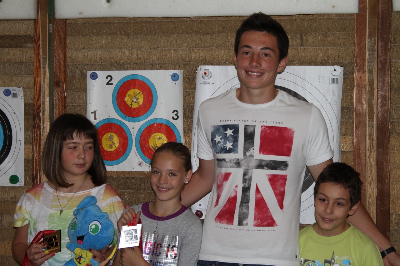 Thomas Koenig de retour de Wuxi et les jeunes archers du club. 